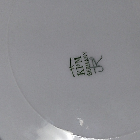 KPM decorative 9.5 in. porcelain hand painted plate with gold band, 1909-27. - Picture 3 of 4